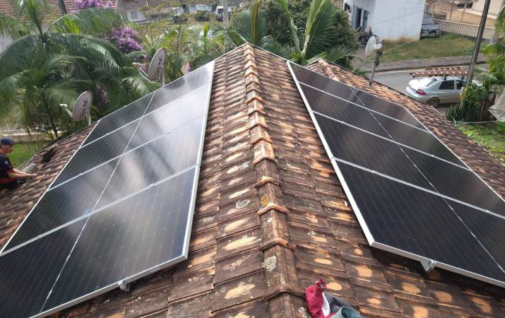 Instalação com 8 placas x 530 W Bifacial