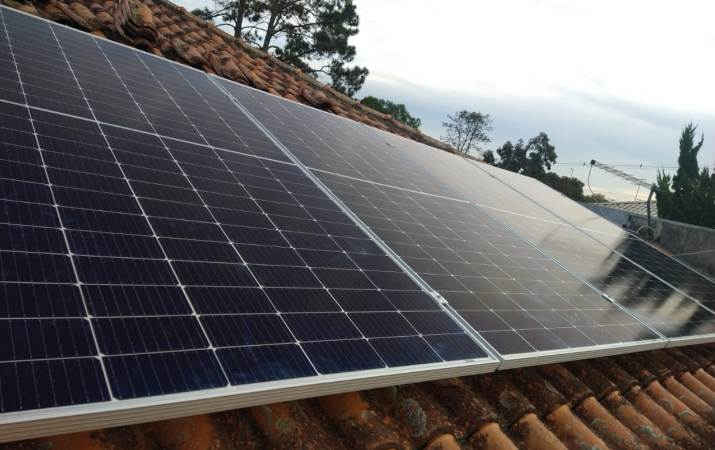 Instalação com 8 placas x 530 W Bifacial